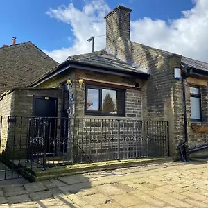 https://park-mews-newly-converted-3-story-cottage-halifax.yorkshirehotels.net